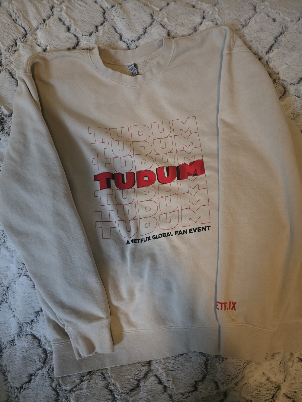 Netflix Cream Crewneck Sweatshirt with Red TUDUM Graphic Viral Fan Event XL NWOT